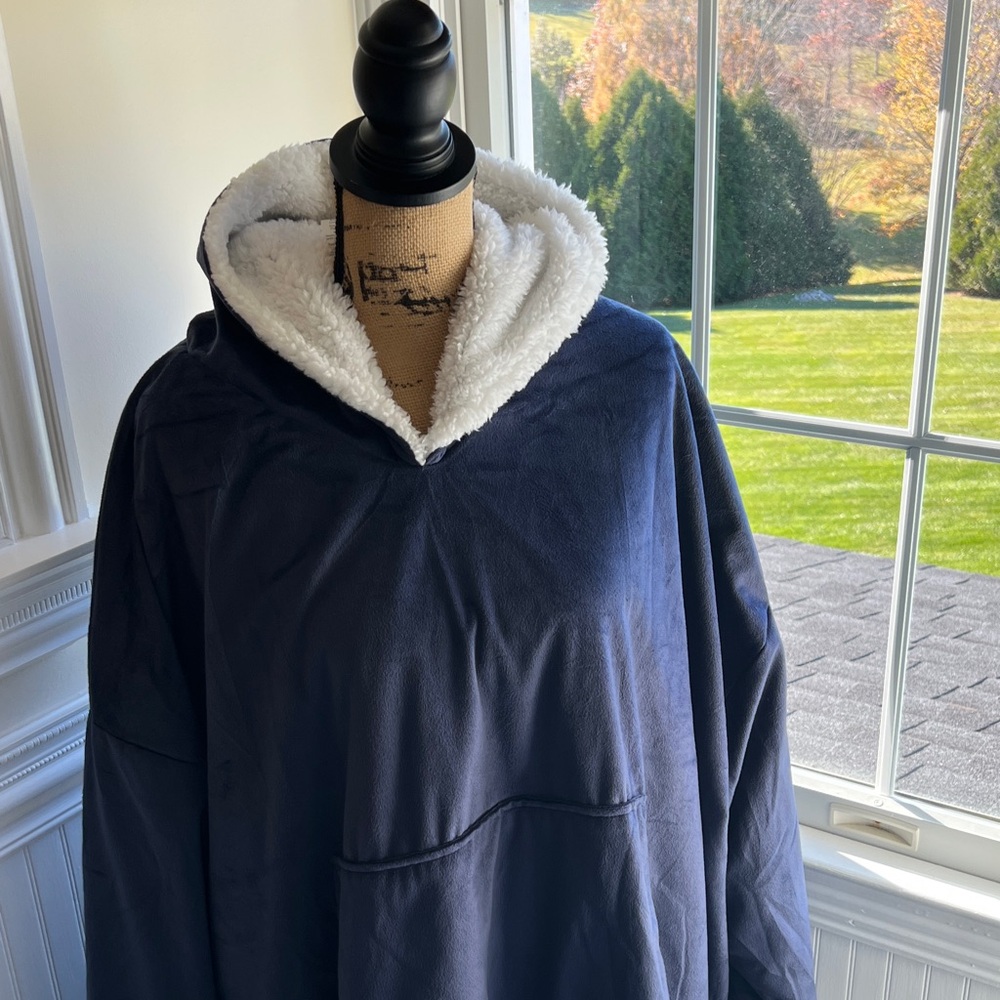 DearFoams Hooded Wearable Blanket